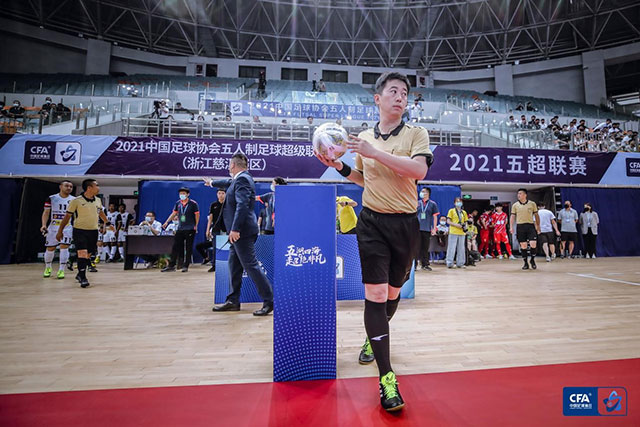 记者：宽萨直红停赛两场正确 问题在于FIFA对巴洛贡和C罗区别对待